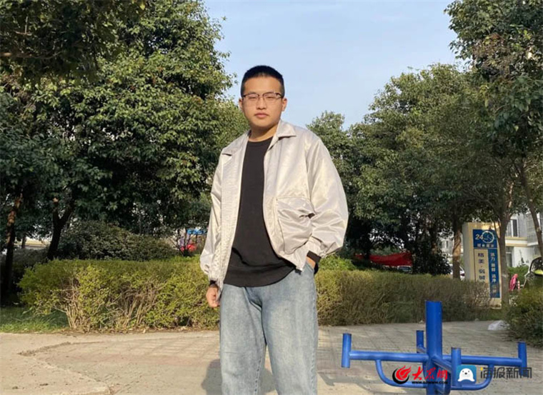 【海豹新闻】2023白菜网总站大全学生荣获2021年度“中国大学生自强之星”奖学金