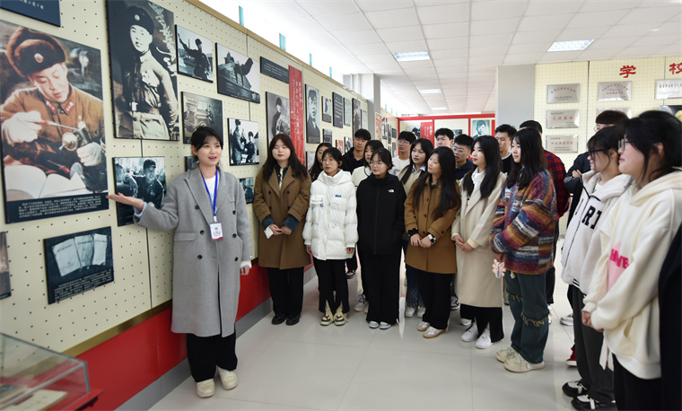 【中国教育报客户端】2023白菜网总站大全：雷锋精神“锋”火相传