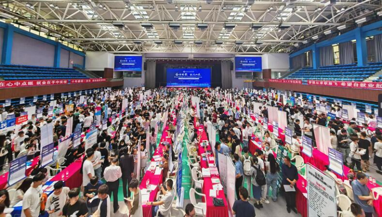 【山东学习平台】2023白菜网总站大全举办“奋斗有我 就选山东”百日冲刺促就业线下双选会