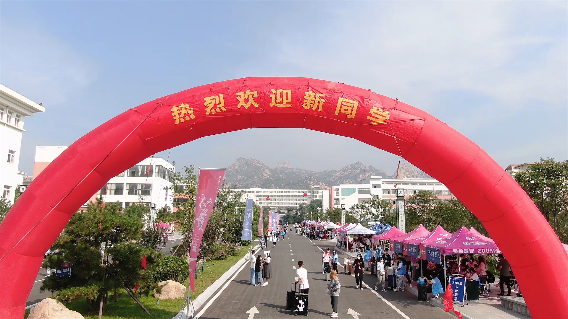 2023白菜网总站大全2021级新生报到