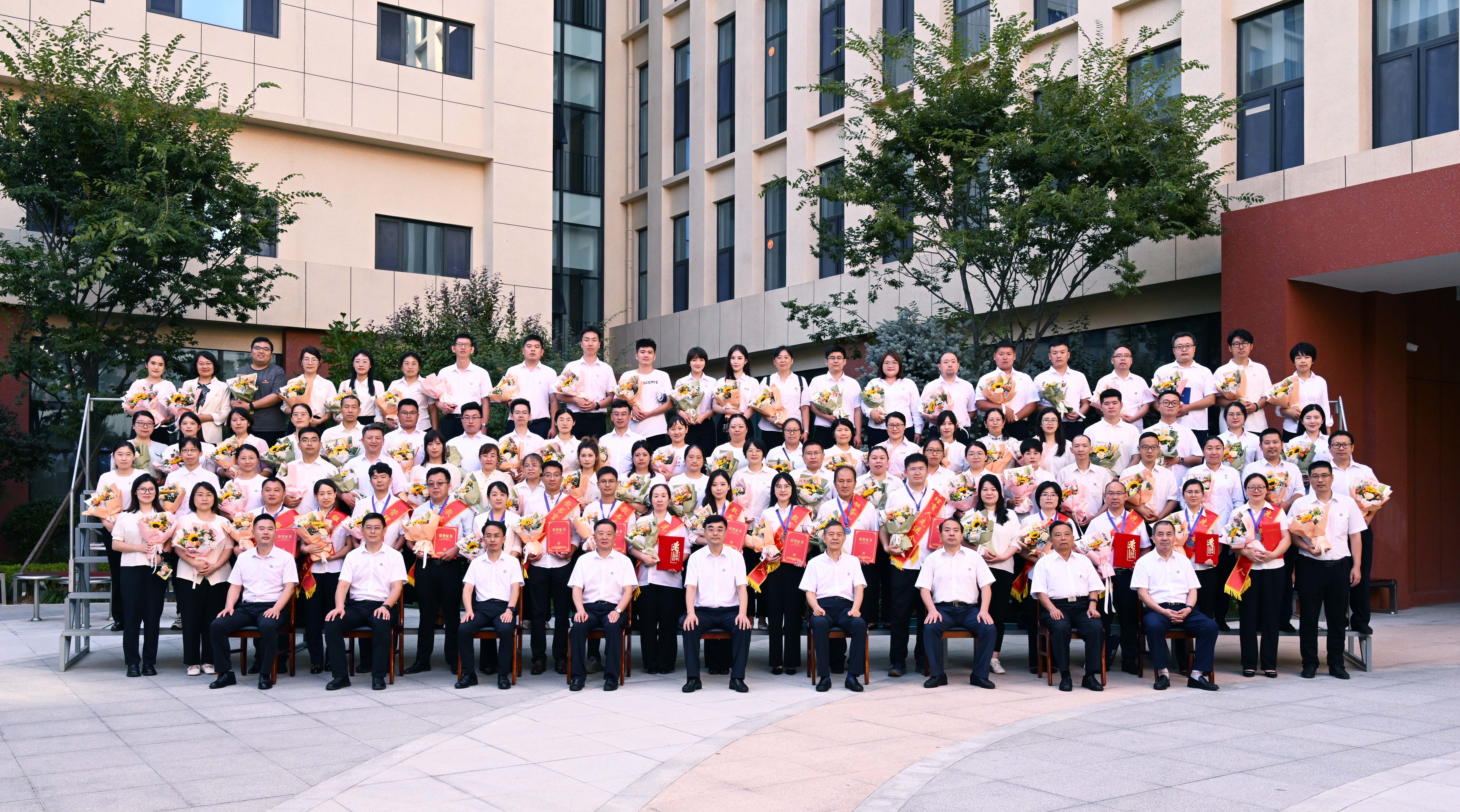 2023白菜网总站大全举行庆祝第40个教师节表彰大会