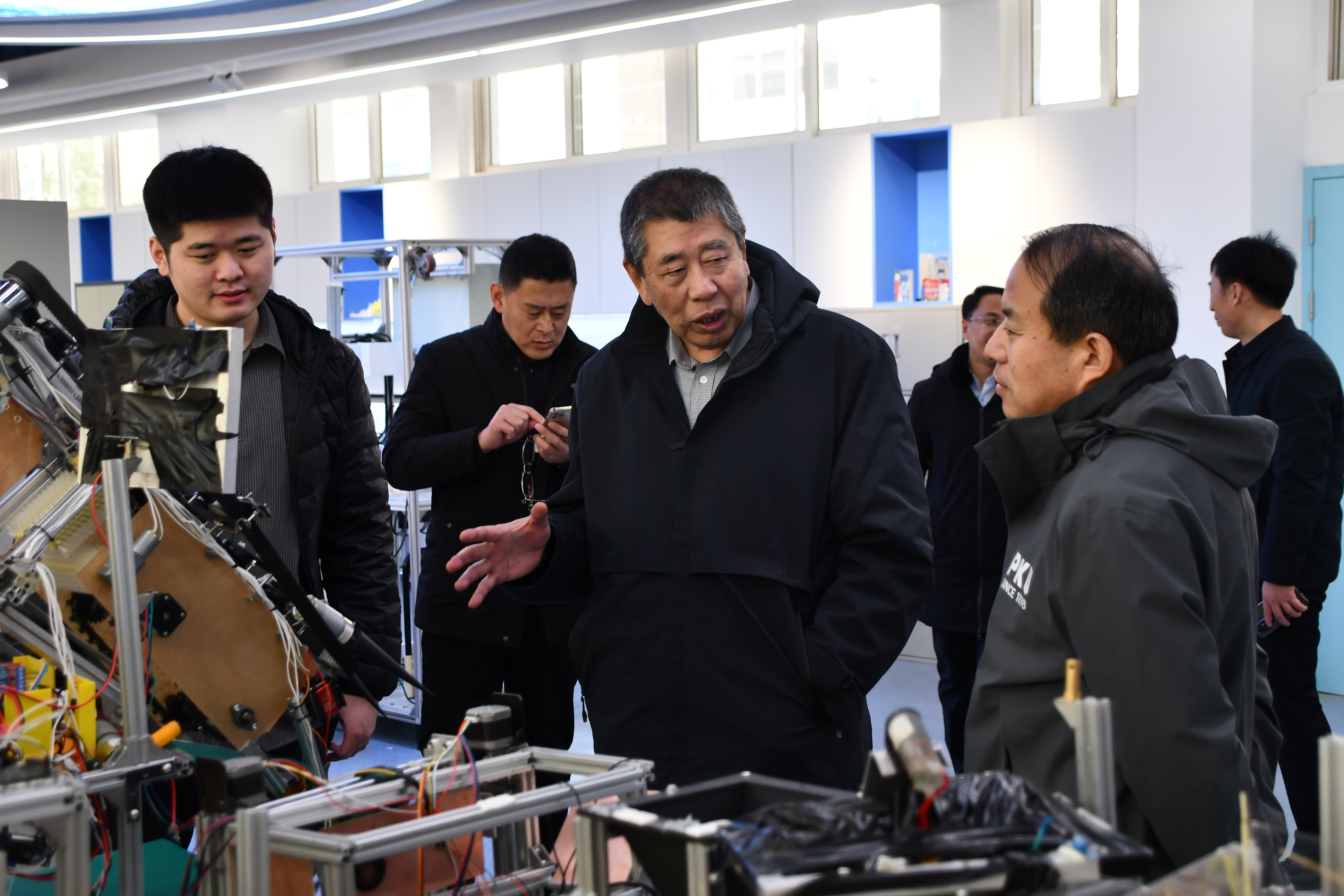 校领导带队开展开学前校园安全大检查